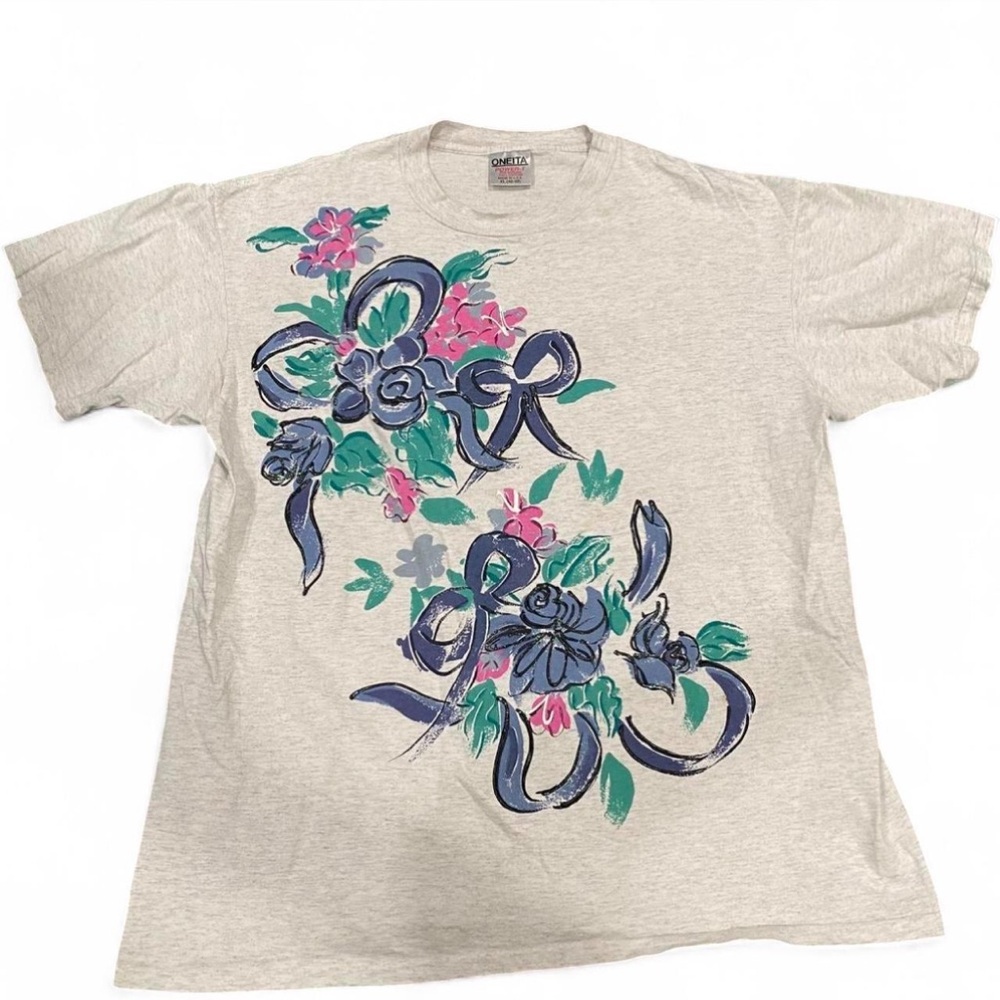 Grey vintage 90s graphic tee with a unique floral design #90s